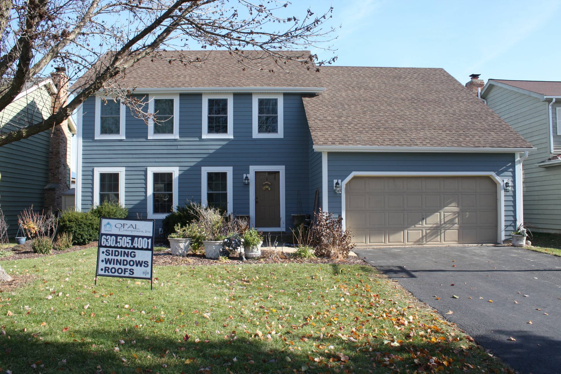 Boothbay Blue James Hardie Fiber Cement Siding & Arctic White