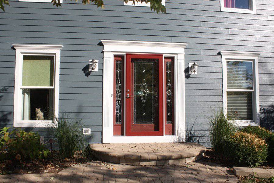 Evening Blue James Hardie Siding with red door and white crown molding in Naperville. #OpalCurbAppeal
