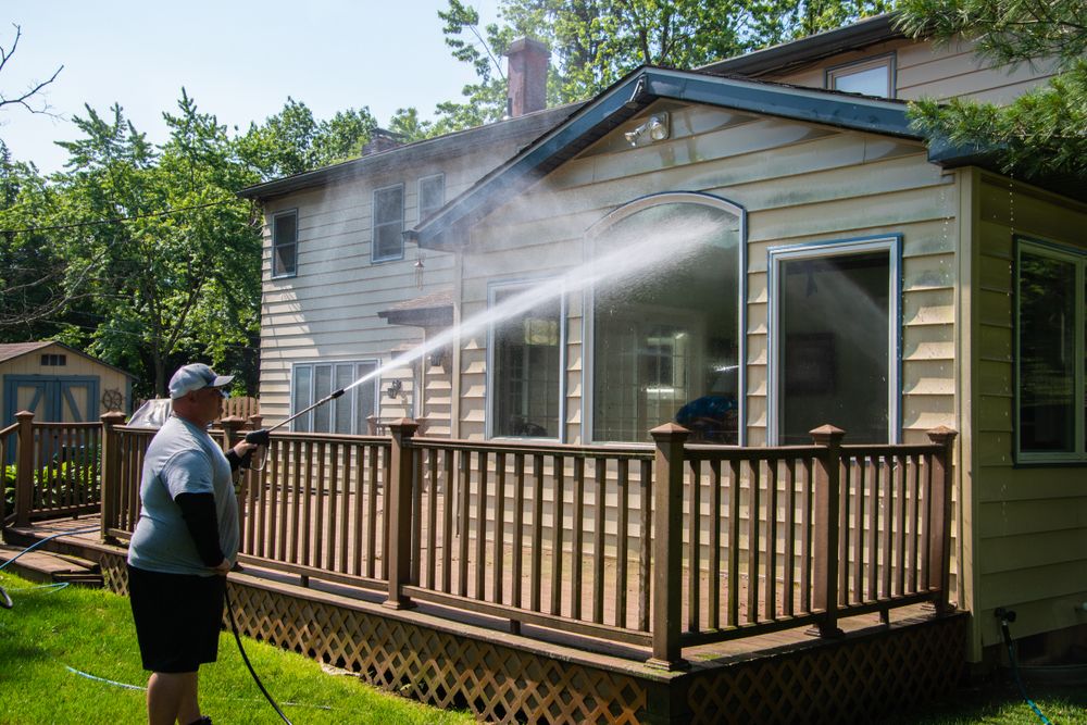 man power washing house