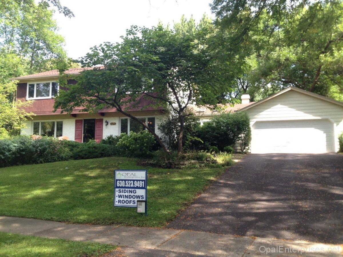 Home in Naperville before renovation