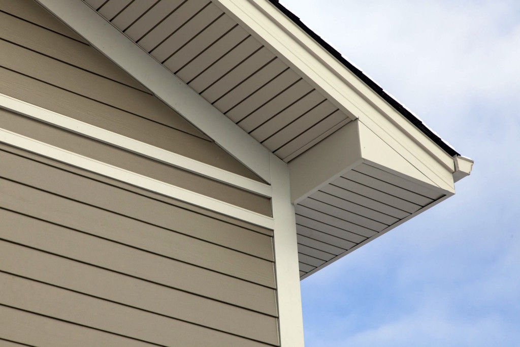 Woodstock Brown Plank Siding with Cobblestone Friezeboard & Belly Bands