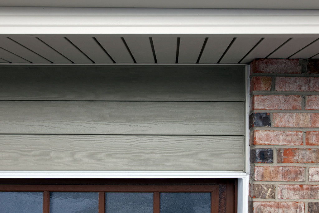 James Hardie siding in Woodstock Brown with Cobblestone Trim