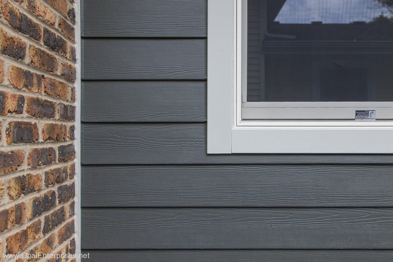 HardiePlank Cedarmill board in Iron Gray