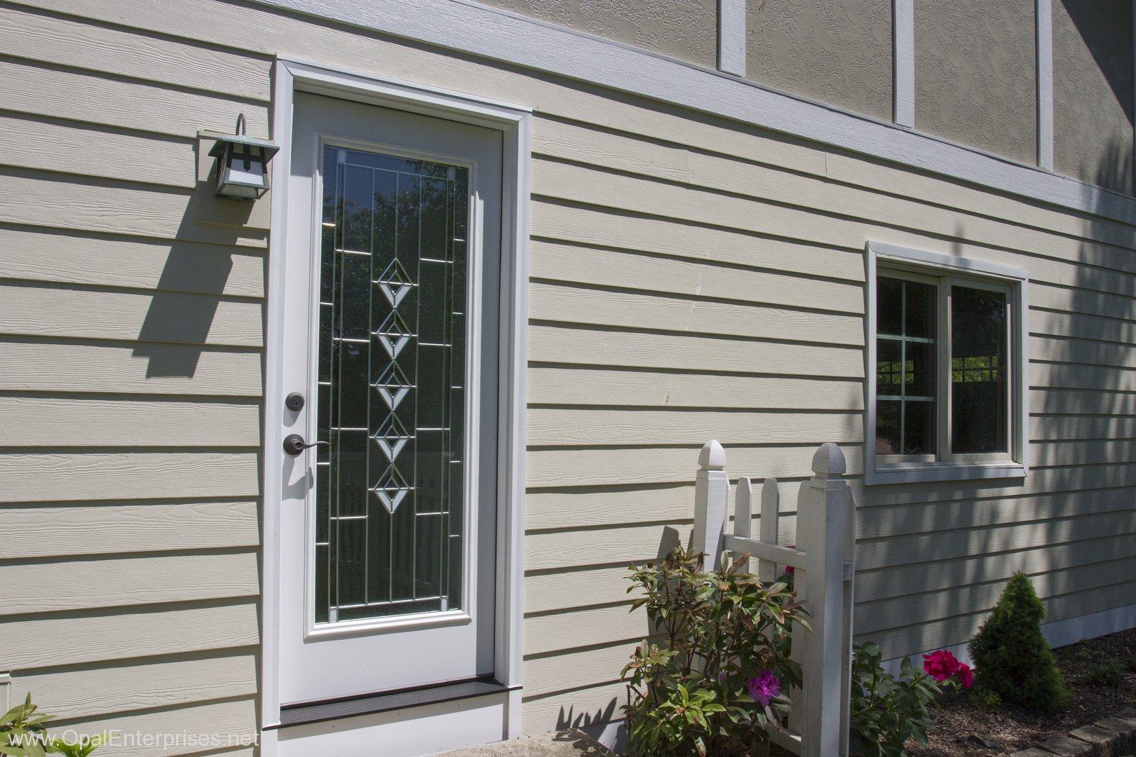 Patio door with decorative glasswork