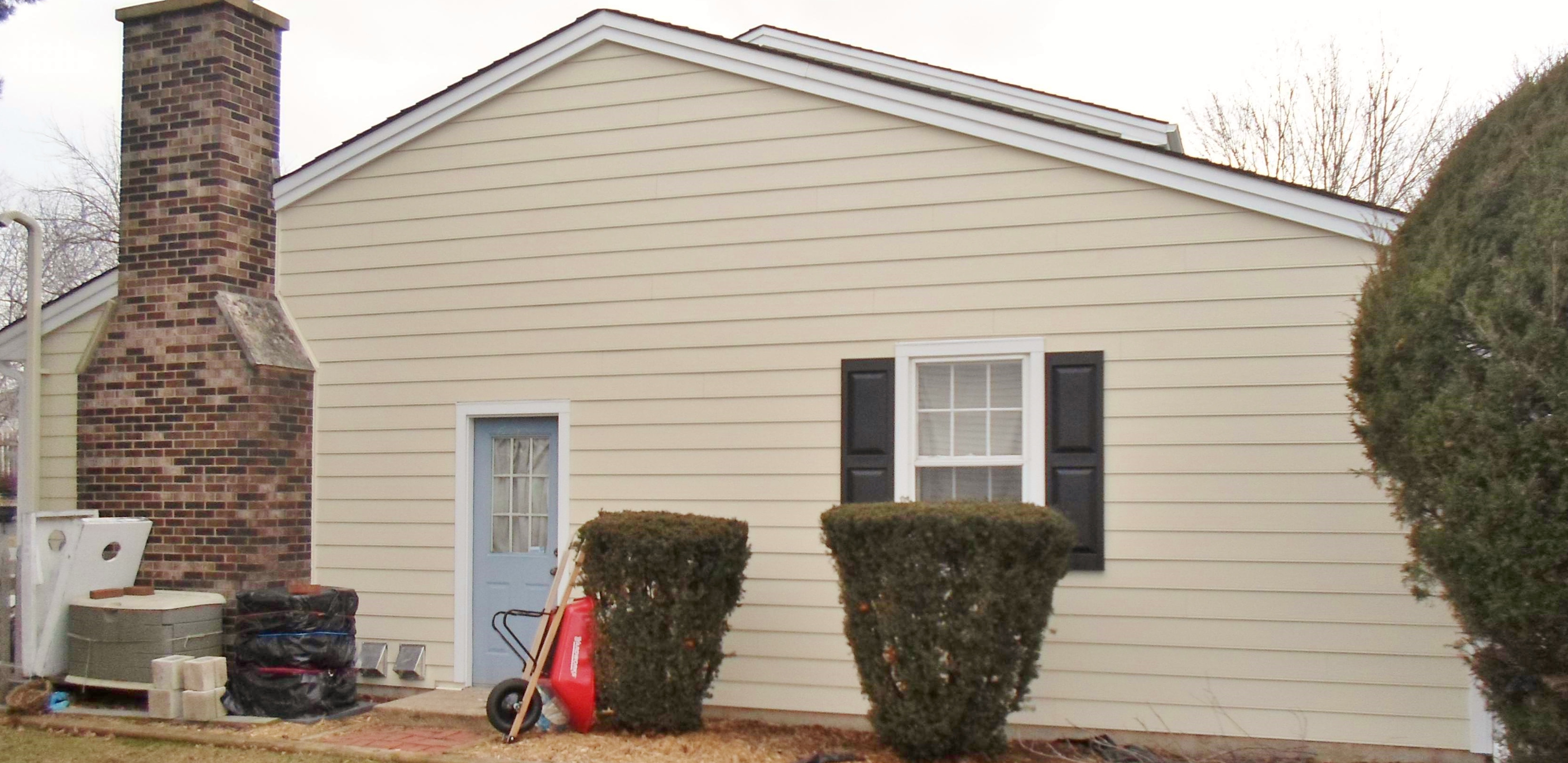Navajo Beige Hardie Lap Siding, GAF Timberline Charcoal Shingle Roof