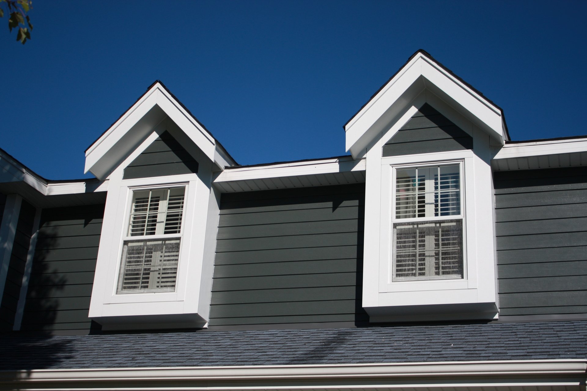 Andersen 100 Series Picture Windows, HardiePlank Cedarmill Iron Gray