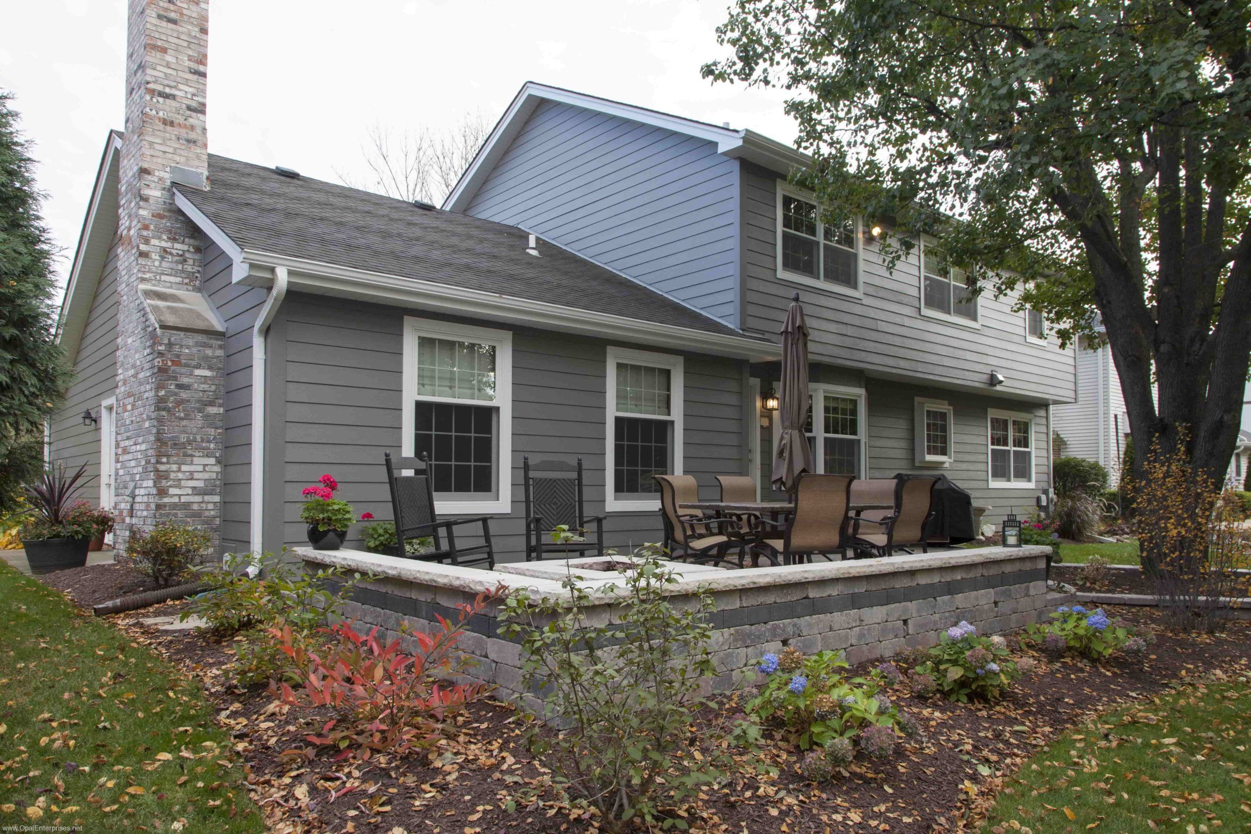 home with James Hardie Siding in Aged Pewter