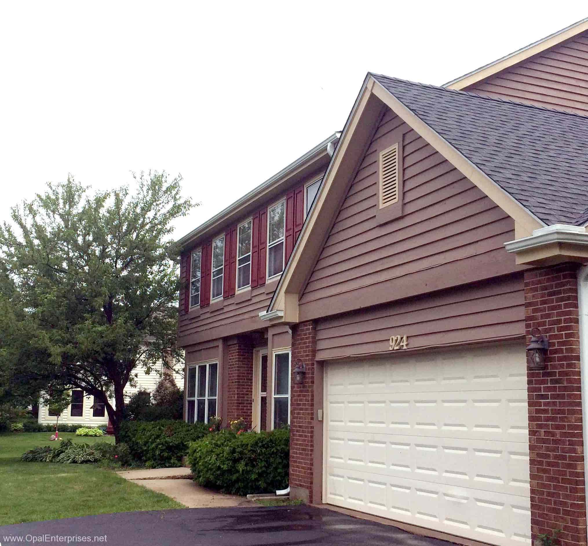 Roof replacement in Naperville with GAF Charcoal Shingles
