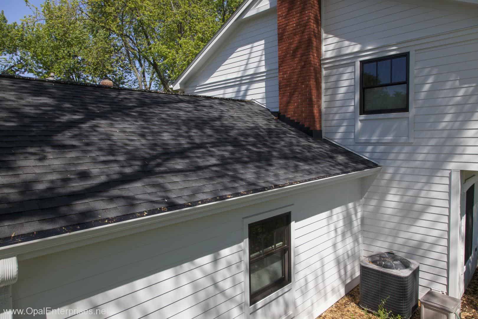 GAF Roof & James Hardie Arctic White Siding