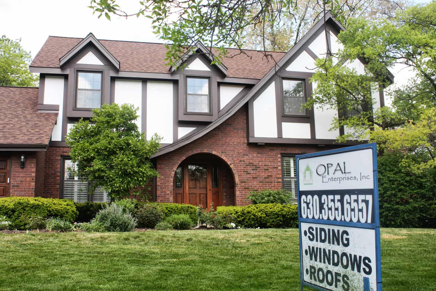 Stucco Panels by James Hardie in Arctic White with Musket Brown Hardie